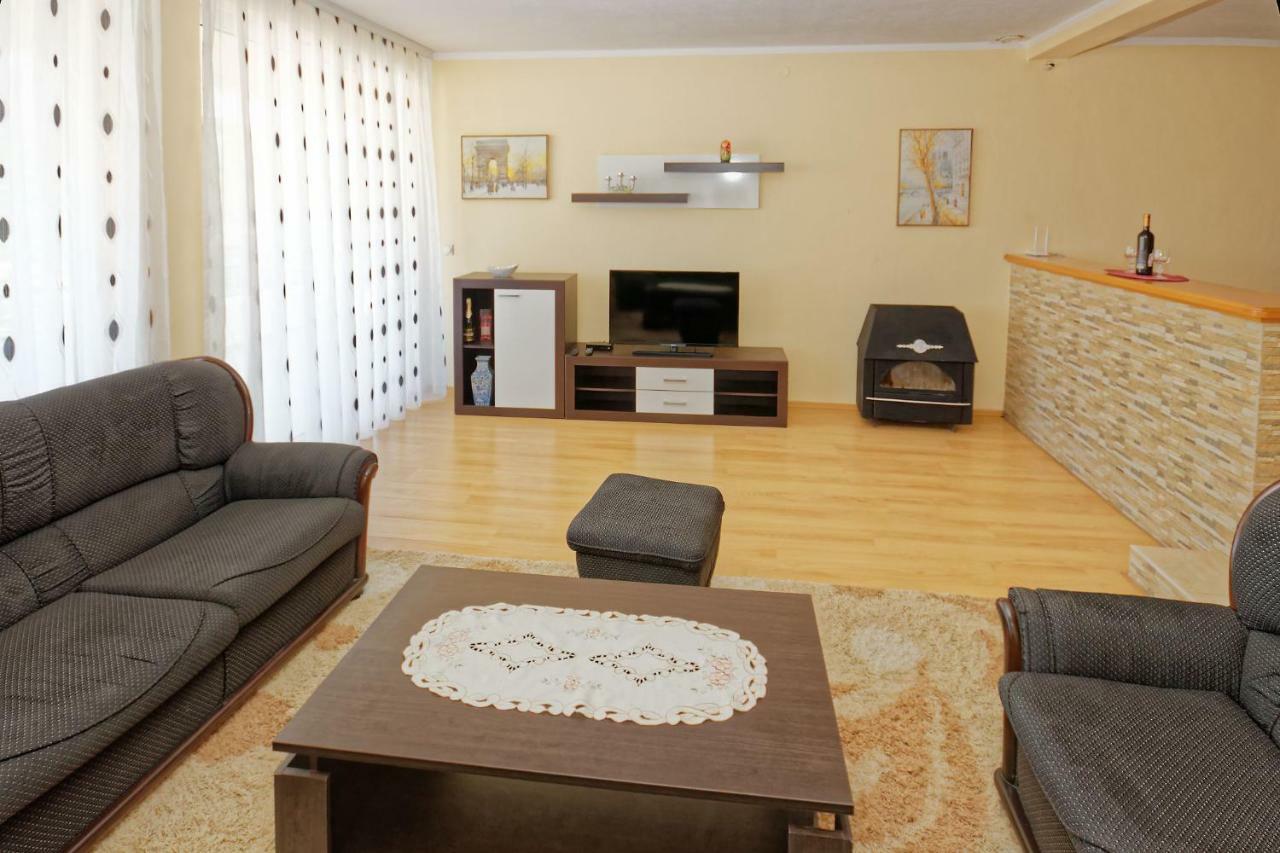אוטייהא Apartments Ajla מראה חיצוני תמונה